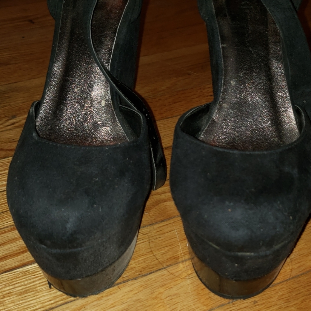 Black platforms
